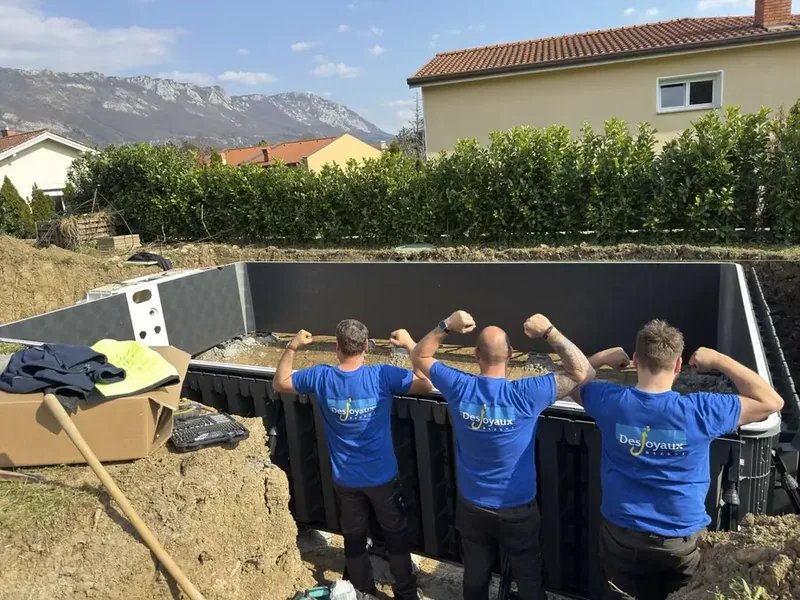 Ekipa Desjoyaux med vgradnjo bazenske opreme